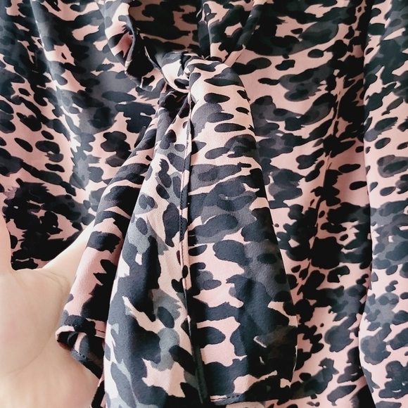 Cabi animal print brown and black color‎ long sleeve blouse size S/M - Picture 4 of 6